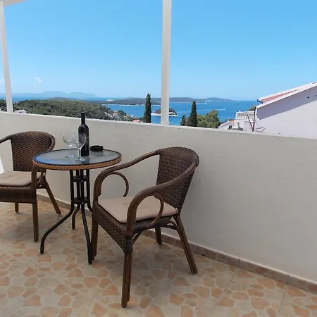 Guest house And Jasna Hvar Town