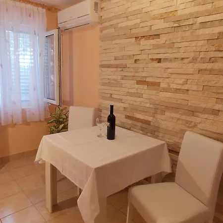 Guest house And Jasna Hvar Town
